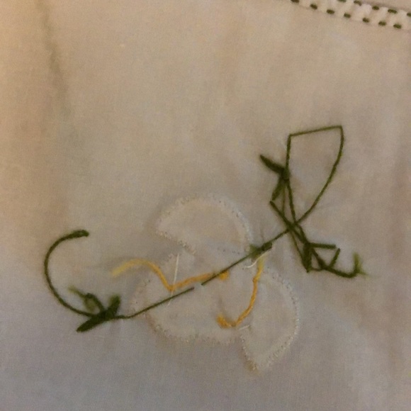Vintage NWOT EMBROIDERED NAPKINS - Picture 3 of 3